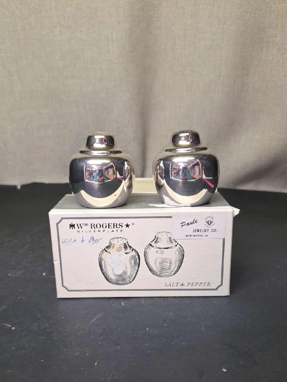 Vintage WM. ROGERS Silverplate Salt & Pepper Shakers ‎ Number 864 USA